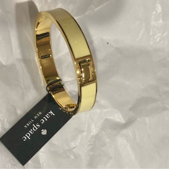 Kate Spade Cream‎ Hole Punch Spade 10mm Spade Hinge bracelet Bangle new - Picture 3 of 8